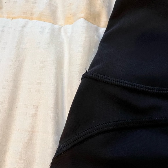 EUC Lululemon cropped leggings - Picture 5 of 6